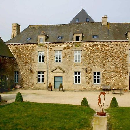 Gite Le Logis - Manoir Le Plessix Madeuc Corseul Dış mekan fotoğraf